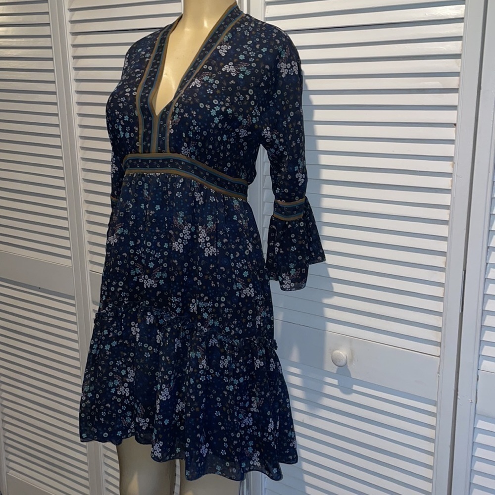 C&V Chelsea & Violet Bell Sleeve Smocked Floral Dress size XS - Picture 4 of 8
